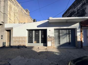 Casa · 67m² · 3 Ambientes · 1 Cochera · Casa en Venta 1 Dormitorio Cochera Echesortu