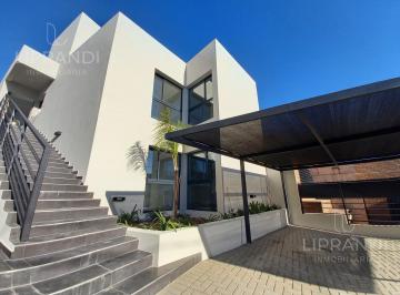 Departamento · 121m² · 4 Ambientes · 1 Cochera · Expensas Bajas - Zona Shopping Villa Cabrera - Ambientes Luminosos - Cochera y Pileta