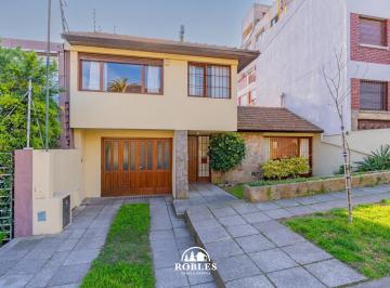 Casa · 243m² · 4 Ambientes · Chalet en El Excelente Entorno del Barrio Stella Maris
