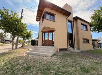 Casa de 2 ambientes, Malagueño · Venta Casa 3 Dorm. en Suite 4 Baños Gran Patio Barrio Tejas 3