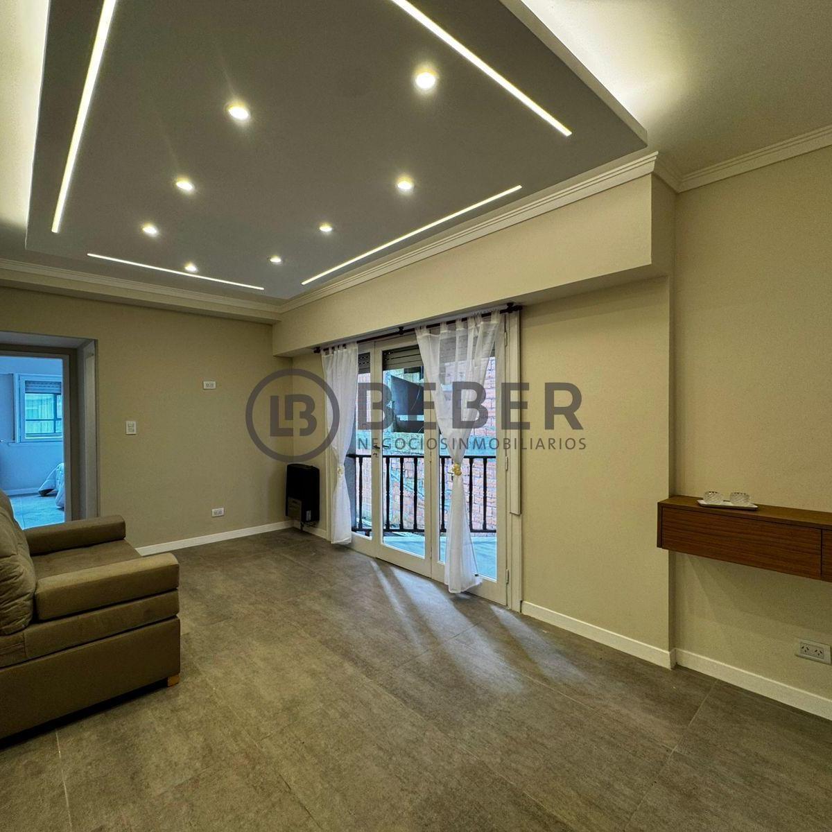 En venta dos ambientes al frente con balcon saliente