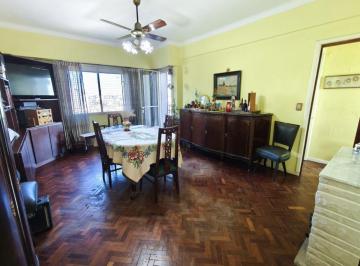 Departamento de 3 ambientes, Parque Chacabuco · Muy Buen Departamento Semipiso en Venta 3 Amb - Parque Chacabuco