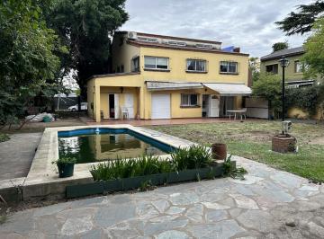 Casa · 300m² · 7 Ambientes · 4 Cocheras · Casa en San Isidro