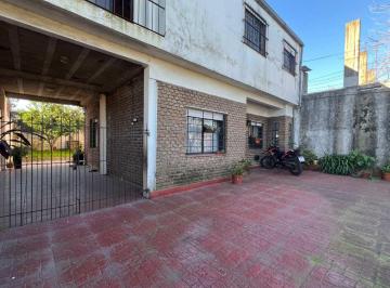 Casa · 149m² · 6 Ambientes · 3 Cocheras · Venta Casa 6 Ambientes con Cochera y Jardin