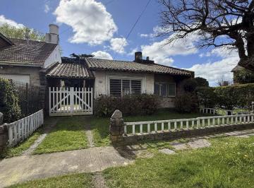 Casa · 123m² · 4 Ambientes · 2 Cocheras · Venta Casa 4 Amb con Garage y Jardin Los Pinares
