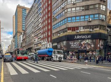 Local comercial · 35m² · 1 Ambiente · Local en Venta en San Nicolás, Salida por Florida y por Av Corrientes, con Sótano y Altillo.