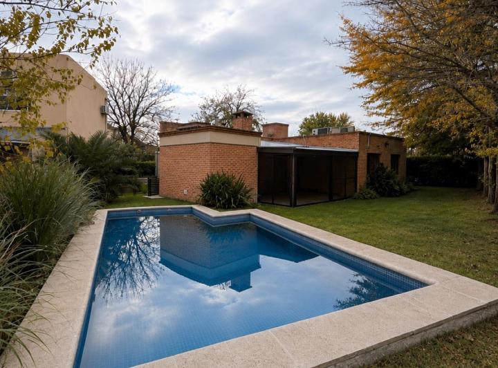 Casa · 137m² · 4 Ambientes · 2 Cocheras