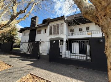 Casa · 780m² · 7 Ambientes · 7 Cocheras · Casa 7 Ambientes en Venta con Cocheras en Martinez