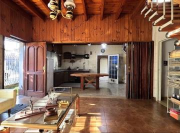 Casa · 117m² · 4 Ambientes · 3 Cocheras · Casa Lote Propio 4 Ambientes Parque Cocheras Villa Luzuriaga