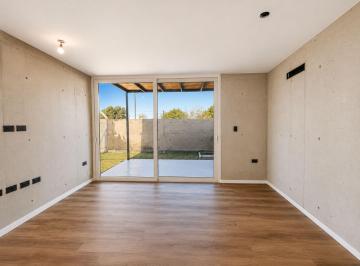 Casa · 44m² · 2 Ambientes · 1 Cochera · Casa Venta Gonnet 1 Dormitorio Cochera Financiado