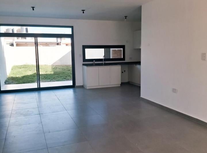 Casa · 114m² · 5 Ambientes · 2 Cocheras