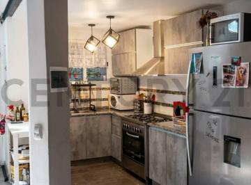 PH · 105m² · 5 Ambientes · PH en Paternal, 5 Amb 2 Baños Completos, 1 en Suite, Reciclado a Nuevo, Tipo Duplex con Patio Intern