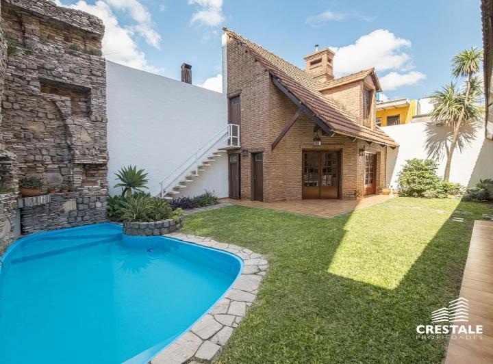 Casa · 330m² · 9 Ambientes · 1 Cochera