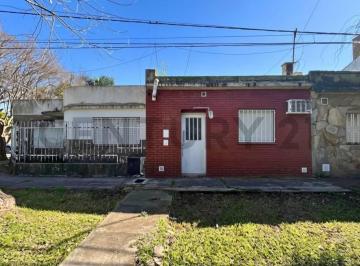Casa · 163m² · 6 Ambientes · 1 Cochera · Venta Casa de 3 Dorm. en Esquina a Reciclar en Granadero Baigorria