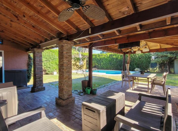 Casa · 130m² · 4 Ambientes · 2 Cocheras