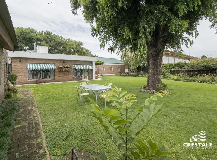 Casa · 308m² · 7 Ambientes · 2 Cocheras