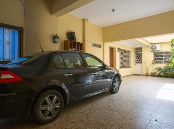 Casa · 153m² · 5 Ambientes · 2 Cocheras · Venta/permuta Casa 3 Dorm. con Cochera Doble y Patio, Saladillo, Rosario.