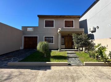 Casa de 7 ambientes, General Belgrano · Casa 170 m², Calle 52 E/ Calle 137 y 139, General Belgrano, Provincia de Buenos Aires.