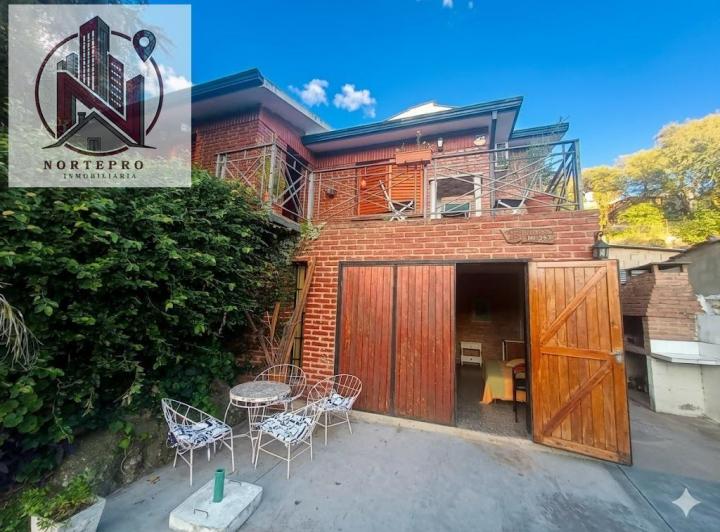 Casa · 556m² · 6 Ambientes · 3 Cocheras