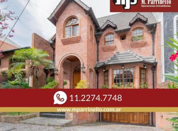 Casa · 394m² · 4 Ambientes · 3 Cocheras · Excelente Chalet con Hermoso Jardin - Toma Menor Valor