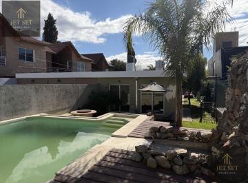 Casa · 90m² · 4 Ambientes · 2 Cocheras · Casa en Venta, 2 Dorm. + Quincho/asador + Pileta