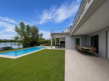Casa · 240m² · 6 Ambientes · 6 Cocheras · Casa en Venta Orientación Noroeste Salida a La Laguna en Canton Islas