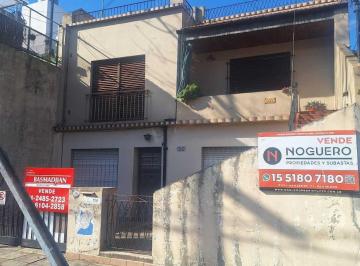 Casa · 160m² · 6 Ambientes · Casa Chalet en Venta en Florida Oeste, Vicente López, G. B. a. Zona Norte