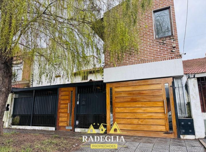 Casa · 380m² · 6 Ambientes · 3 Cocheras