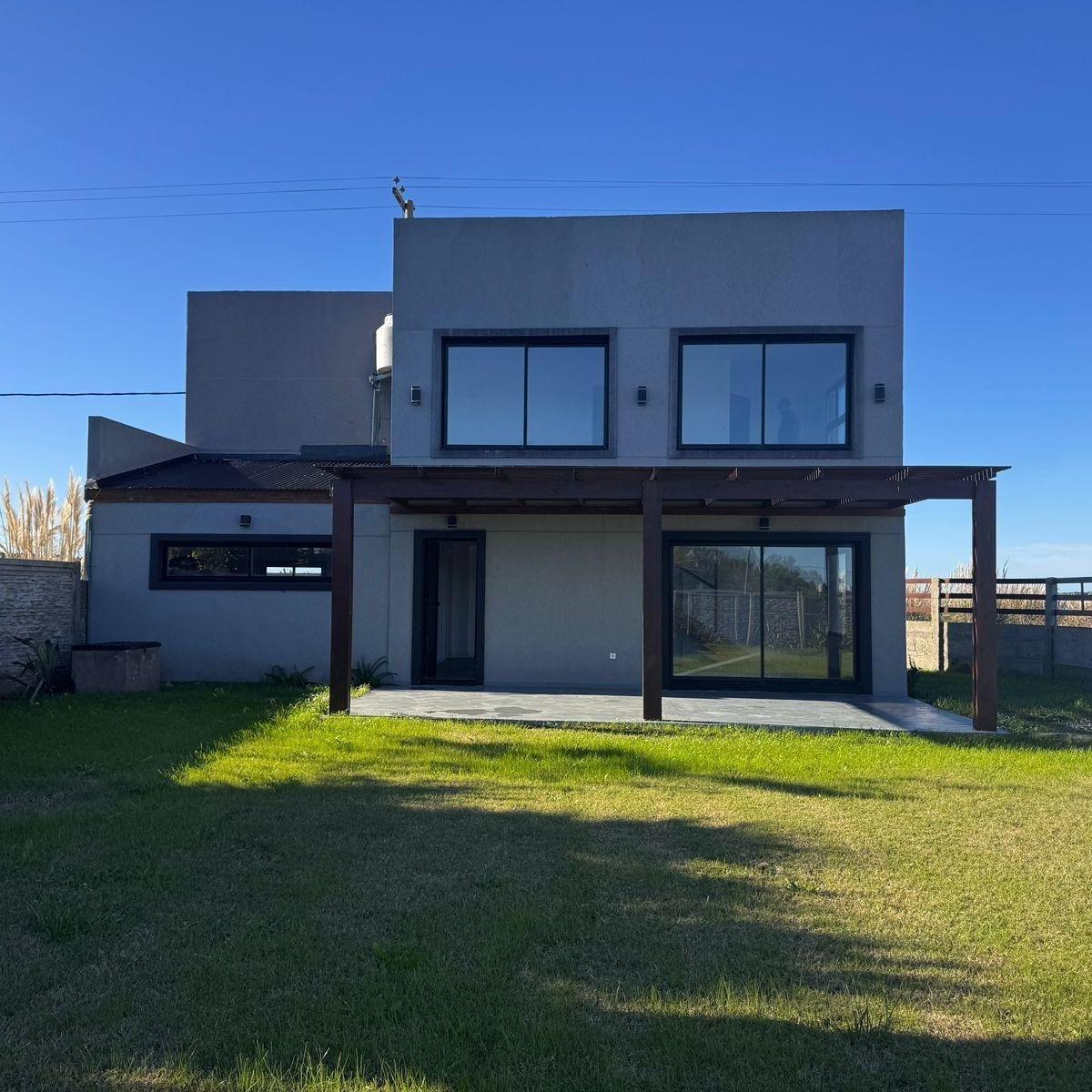 Casa a estrenar 3 ambientes en dos plantas