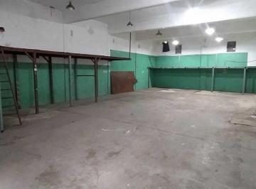 Edificio · 600m² · Galpon y 2 Departamentos de 3 y 4 Ambientes - Oportunidad! en Venta en Piñeyro, Avellaneda