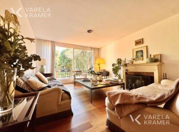 Casa · 317m² · 5 Ambientes · 3 Cocheras · Casa en Venta en Acassuso