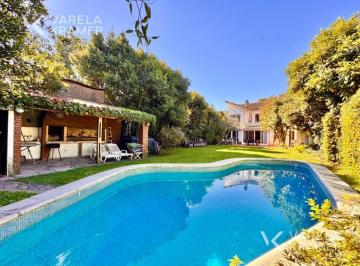 Casa · 317m² · 5 Ambientes · 3 Cocheras · Casa en Venta en Acassuso