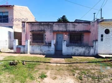 Casa · 102m² · 3 Ambientes · Casa 3 Amb. a Refaccionar Depto 2 Amb. | 310 m² de Terreno | Apta Crédito
