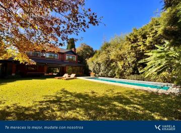 Casa · 299m² · 8 Ambientes · 3 Cocheras · Casa en Venta en Barrio Privado Santa Silvina