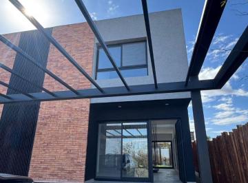 Casa de 5 ambientes, Villa Allende · Duplex en Venta - Housing Villa Allende Tres Dormitoros