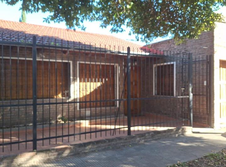 Casa · 110m² · 3 Dormitorios · 2 Cocheras