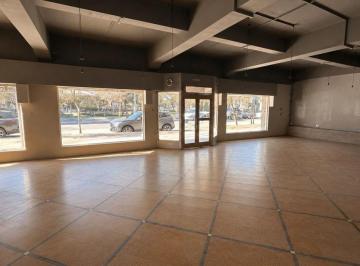 Local comercial de 3 ambientes, Cipolletti · Local Comercial en Alquiler – Pleno Centro de Cipolletti