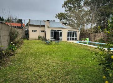 Casa de 4 ambientes, La Plata · 133 E/469 y 470 - Casa en Alquiler en City Bell de 2 Dorm., Parque, Quincho y Pileta