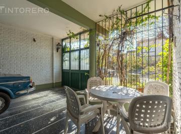 Casa · 231m² · 5 Ambientes · 2 Cocheras · Casa en Venta de 5 Ambientes con Parque y Pileta en Padua.