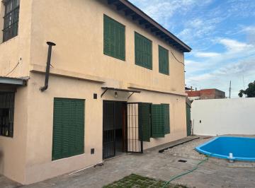 Casa · 102m² · 3 Ambientes · 1 Cochera · Casa 2 Dorm. ¡Apto Crédito! Una Excelente Oportunidad Tanto Para Vivienda Familiar Como Para I