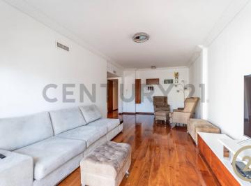 Departamento · 103m² · 4 Ambientes · 1 Cochera · Venta Semipiso 4 Ambientes en Parque Chacabuco, Exelente Estado