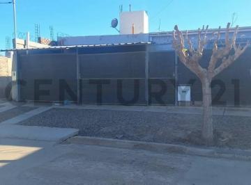 Casa · 95m² · 4 Ambientes · 2 Cocheras · Casa en Venta, Rodeo del Medio, Maipu