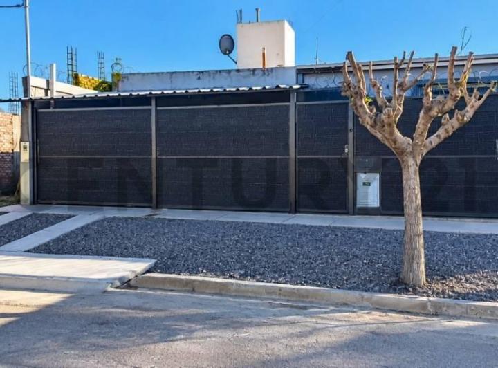 Casa · 95m² · 4 Ambientes · 2 Cocheras