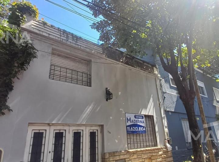 Casa · 377m² · 4 Ambientes · 1 Cochera