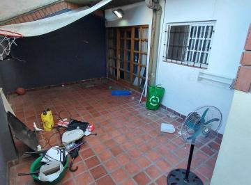 Departamento de 3 ambientes, Monte Castro · Departamento de 72 m² Distribuidos en Patio y 3 Ambientes en Alquiler en Monte Castro