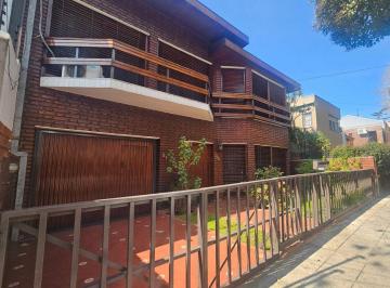 Casa · 175m² · 6 Ambientes · 1 Cochera · Venta Casa 6 Amb Jardín Parrilla Vicente Lopez