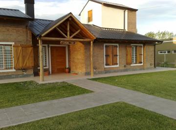 Casa de 5 ambientes Venta USD 370.000 · Casa Estilo Cabaña.