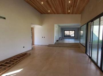 Casa de 7 ambientes, Mendiolaza · A Estrenar! Una Sola Planta - Lote Central Fondo Golf