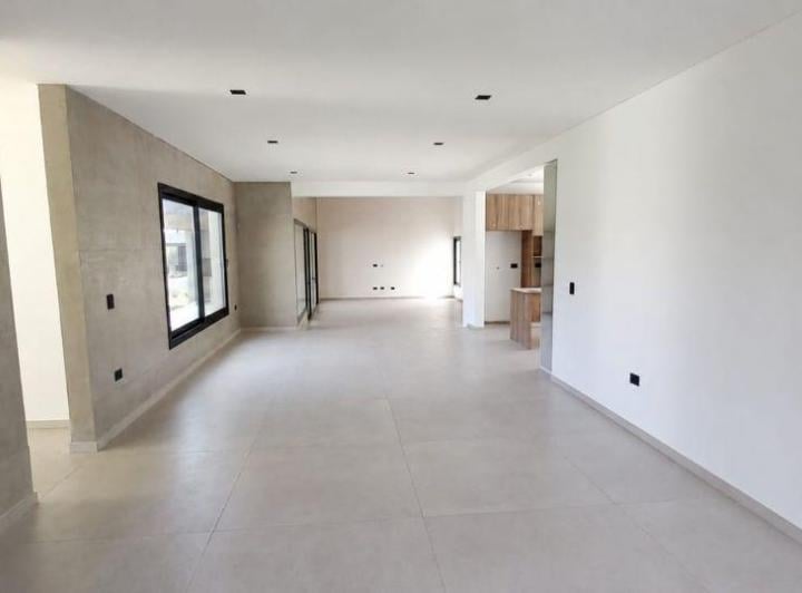 Casa · 400m² · 7 Ambientes · 3 Cocheras