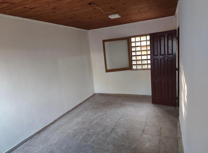 Casa · 1000m² · 4 Ambientes · 1 Cochera